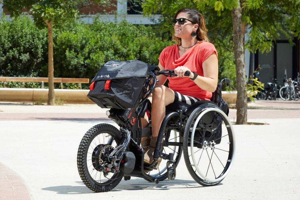 Wheelchair storage bag installed on a handbike 