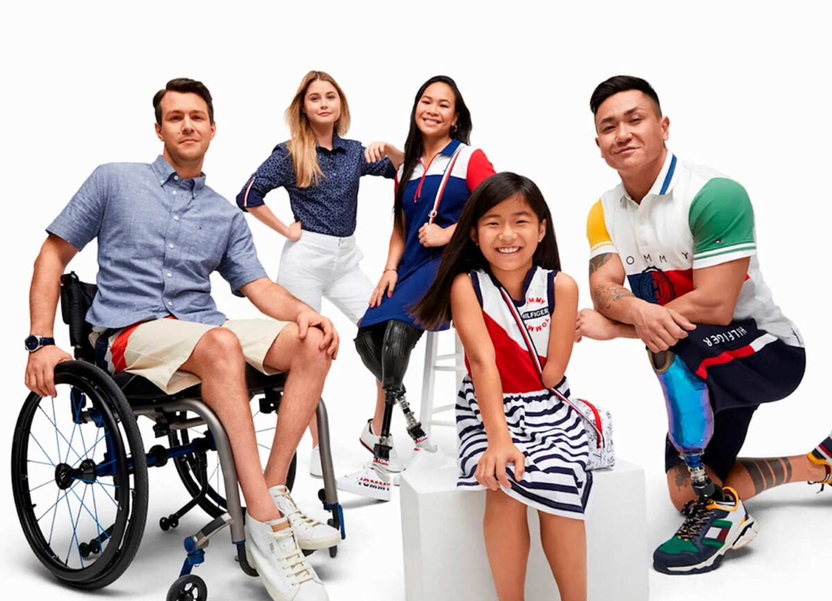 Personas con discapacidad en una foto de campaña de la marca de ropa Tomy Hilfiger Adaptive