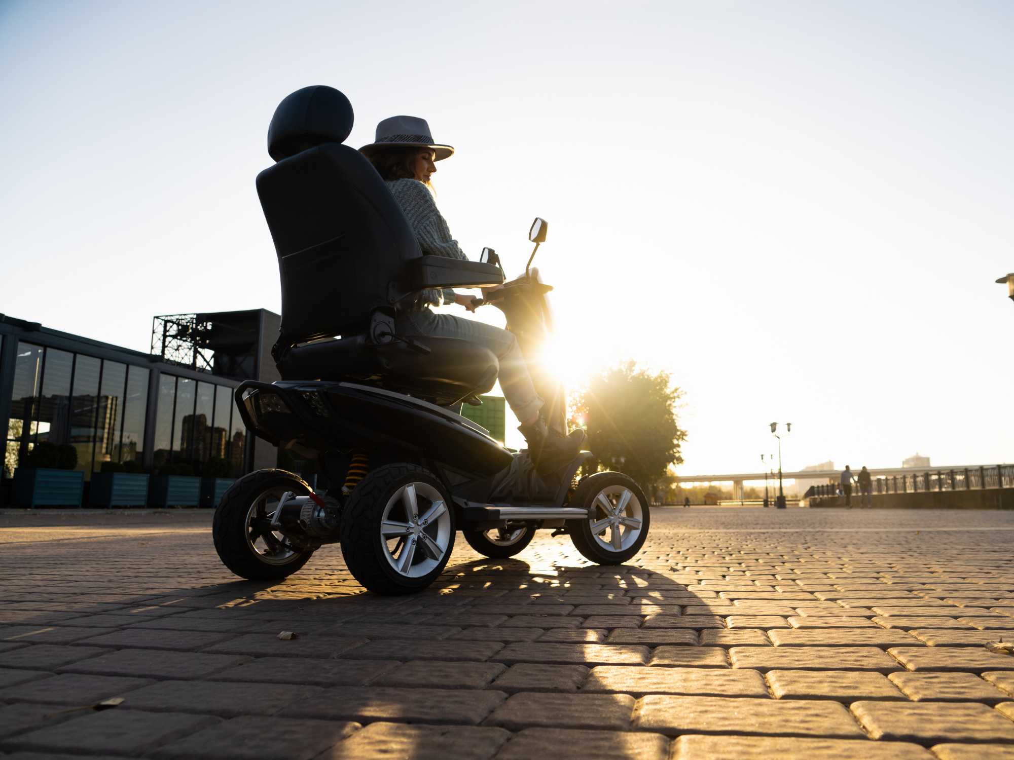 Tipos de sillas electricas y scooters