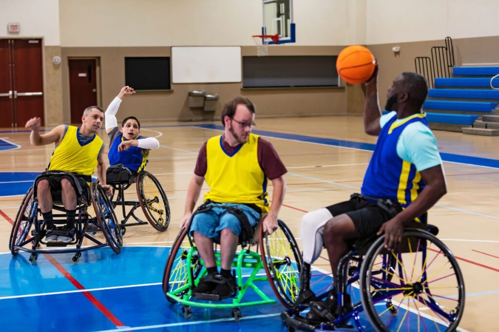 partido de baloncesto en silla de ruedas